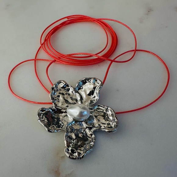 New Silver Metal Flower Necklace Choker Pearl - Picture 6 of 7